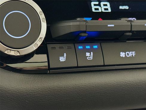 New 2025 Toyota Tundra Platinum image 34