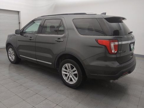 Used 2019 Ford Explorer XLT image 3