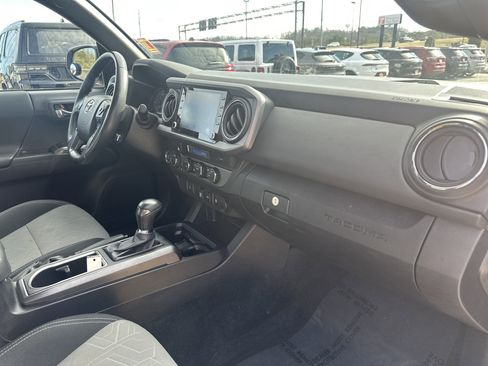 Used 2023 Toyota Tacoma TRD Off-Road image 27