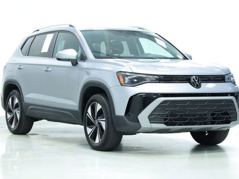 New 2025 Volkswagen Taos SE AWD/4WD image 3