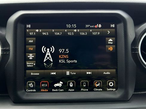 Used 2022 Jeep Wrangler Unlimited Sahara w/ Cold Weather Group image 17