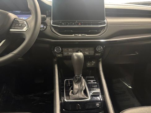 Used 2024 Jeep Compass Latitude w/ Altitude Special Edition image 11