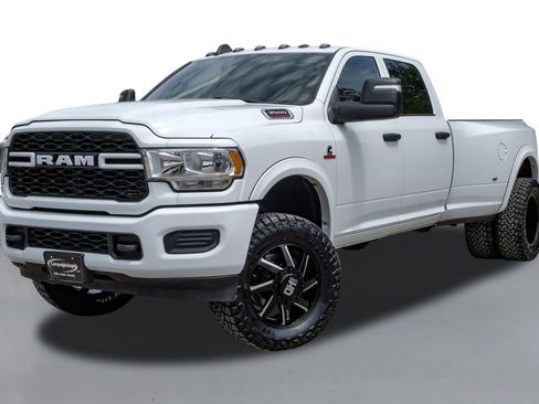 Used 2024 RAM 3500 Tradesman w/ Chrome Appearance Group image 5