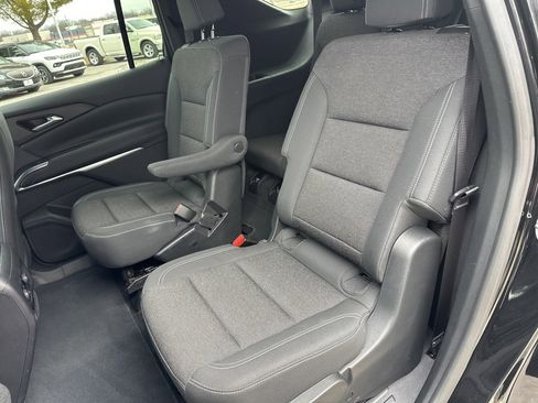 Used 2025 Chevrolet Traverse LT image 43