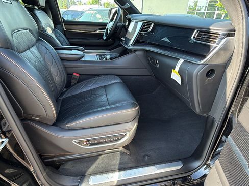 Certified 2025 Jeep Grand Wagoneer Series III w/ Quick Order Packagew 28T AWD/4WD image 19