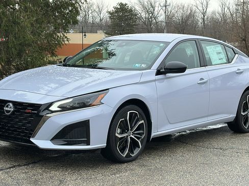New 2025 Nissan Altima 2.5 SR AWD/4WD image 2