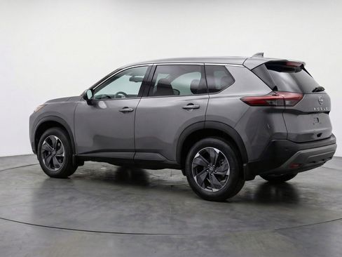 Used 2025 Nissan Rogue SV image 6