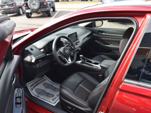 Used 2023 Nissan Altima 2.5 SR AWD/4WD image 9