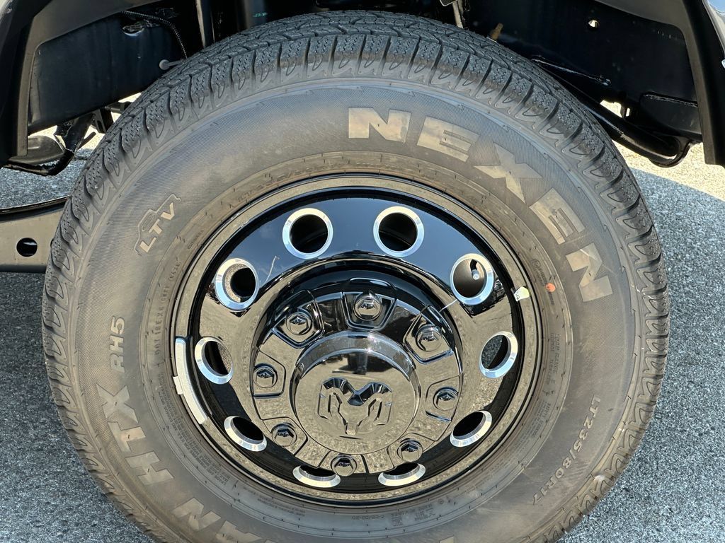 New 2026 RAM 3500 Big Horn AWD/4WD image 10