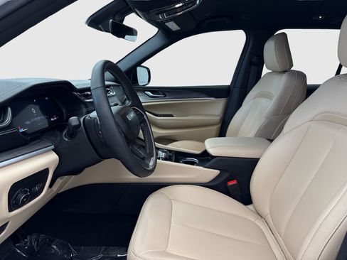 Used 2025 Jeep Grand Cherokee Limited w/ Black Appearance Package image 17