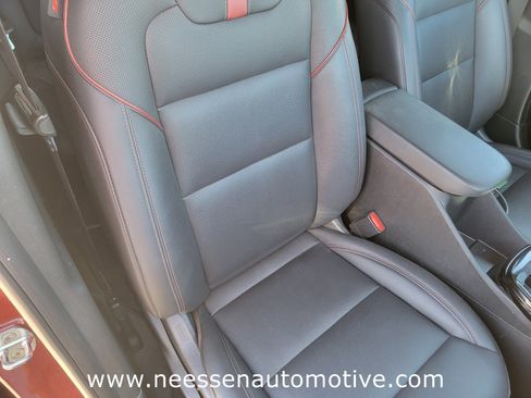 Used 2024 Chevrolet Trax RS w/ Sunroof Package image 10