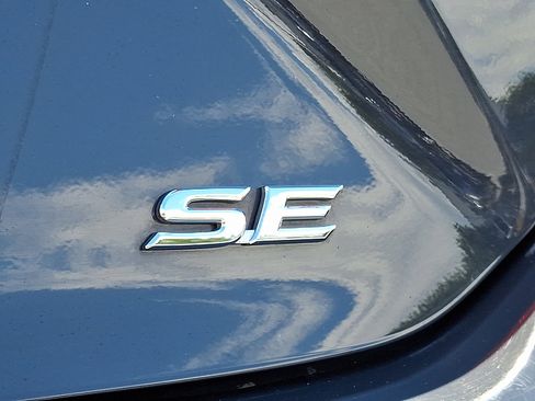 Used 2025 Toyota Camry SE FWD image 30