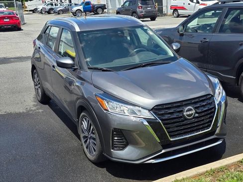 Used 2024 Nissan Kicks SV FWD image 10