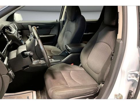 Used 2017 Chevrolet Traverse LT w/ Style and Technology Package FWD image 26