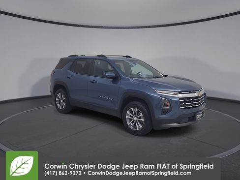 Used 2025 Chevrolet Equinox LT w/ Convenience Package II FWD image 3