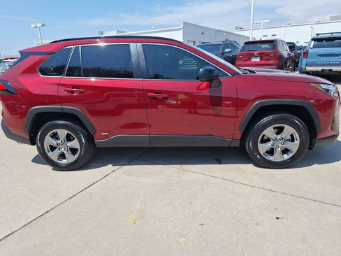 Used 2025 Toyota RAV4 LE AWD/4WD image 7