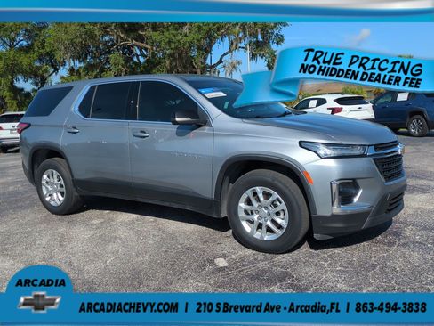 Used 2023 Chevrolet Traverse LS FWD image 2