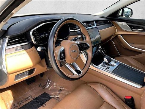 Used 2021 Jaguar XF SE image 14