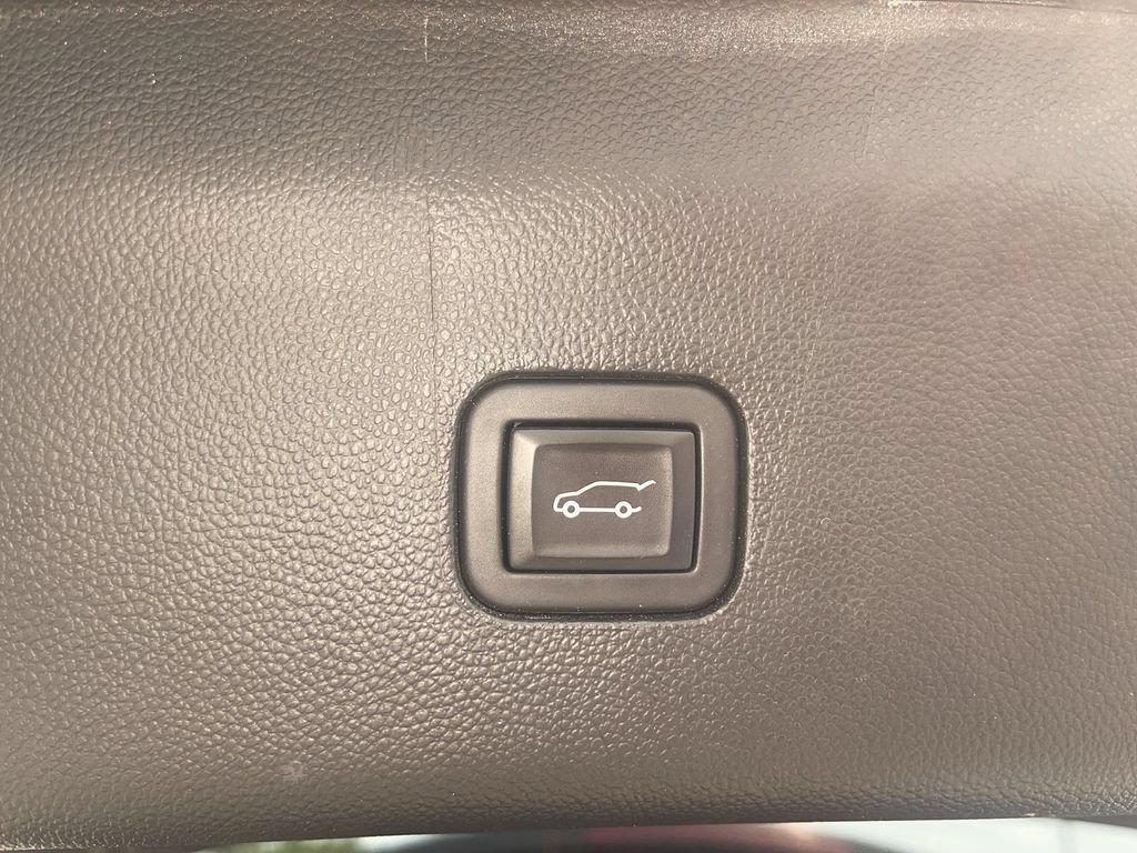 Used 2024 Buick Enclave Premium AWD/4WD image 16