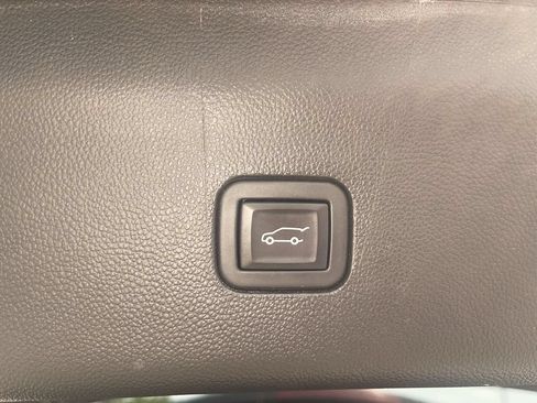 Used 2024 Buick Enclave Premium AWD/4WD image 16