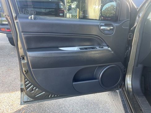 Used 2016 Jeep Compass High Altitude image 7