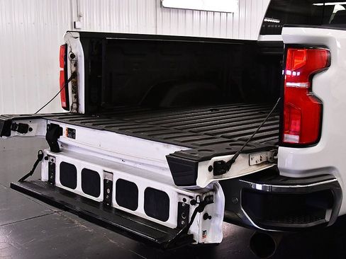 Used 2024 Chevrolet Silverado 2500 LTZ w/ LTZ Plus Package image 16