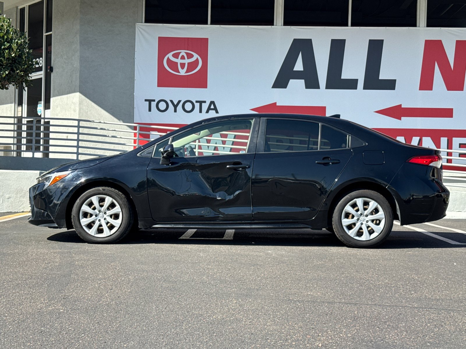 Used 2023 Toyota Corolla LE FWD image 2