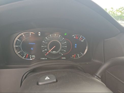 Used 2019 Cadillac Escalade Premium Luxury AWD/4WD image 6