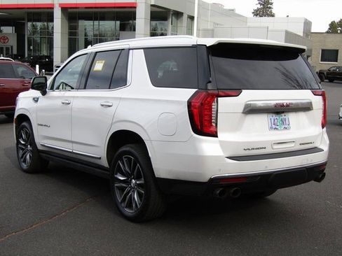 Used 2021 GMC Yukon Denali w/ Denali Premium Package image 3