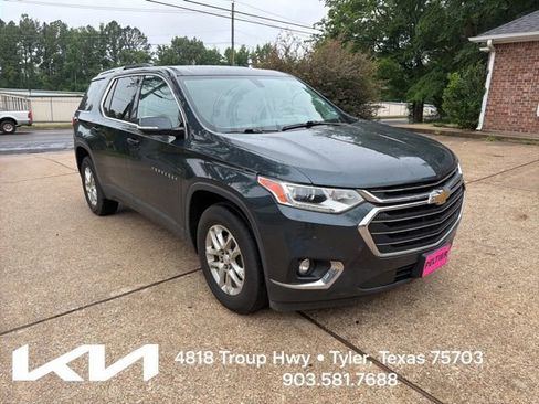 Used 2018 Chevrolet Traverse LT FWD image 1
