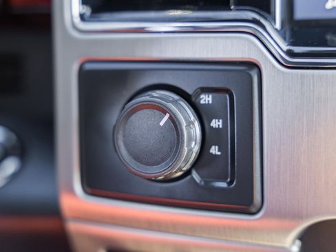 Certified 2022 Ford F450 Platinum w/ FX4 Off-Road Package image 30