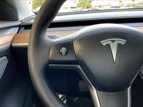 Used 2022 Tesla Model 3 Standard Range RWD image 8