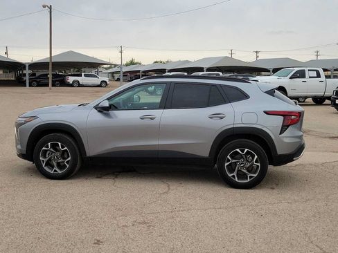 Used 2025 Chevrolet Trax LT FWD image 5