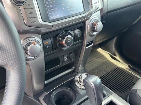 Used 2018 Toyota 4Runner SR5 Premium AWD/4WD image 27