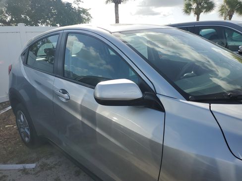 Used 2019 Honda HR-V LX image 3