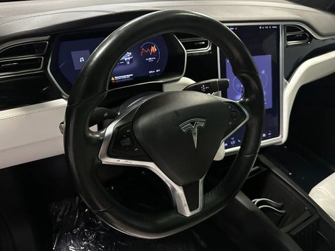 Used 2017 Tesla Model X 75D image 9