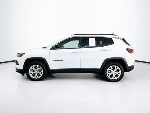 Used 2024 Jeep Compass Latitude AWD/4WD image 4