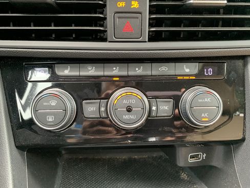 Used 2019 Volkswagen Jetta SE FWD image 29