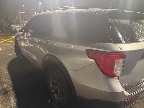 Used 2022 Ford Explorer XLT w/ Equipment Group 202A image 8