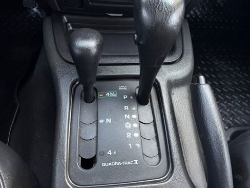 Used 2004 Jeep Grand Cherokee Laredo w/ Tan Your Hide Group image 9