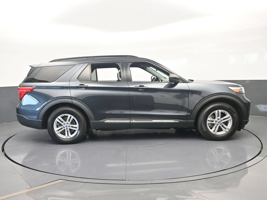 Used 2023 Ford Explorer XLT RWD image 7