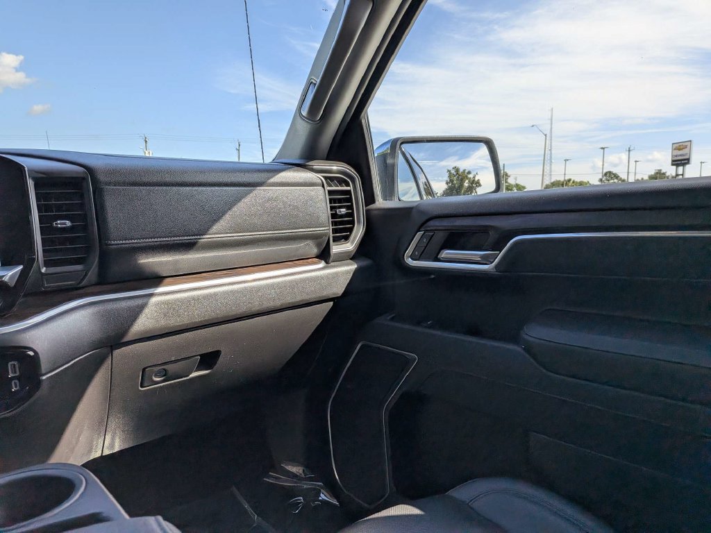 Used 2025 GMC Sierra 1500 SLT AWD/4WD image 14