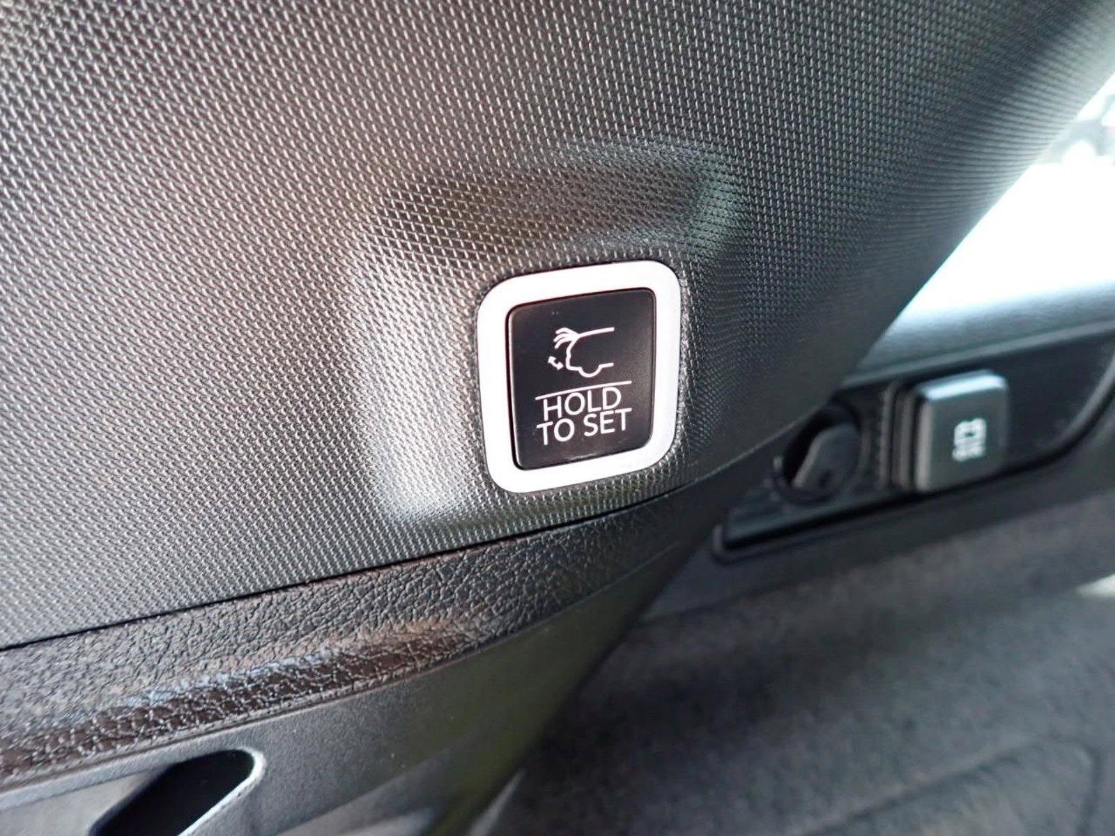 Used 2023 Jeep Grand Cherokee Summit w/ Advanced Protech Group IV AWD/4WD image 9
