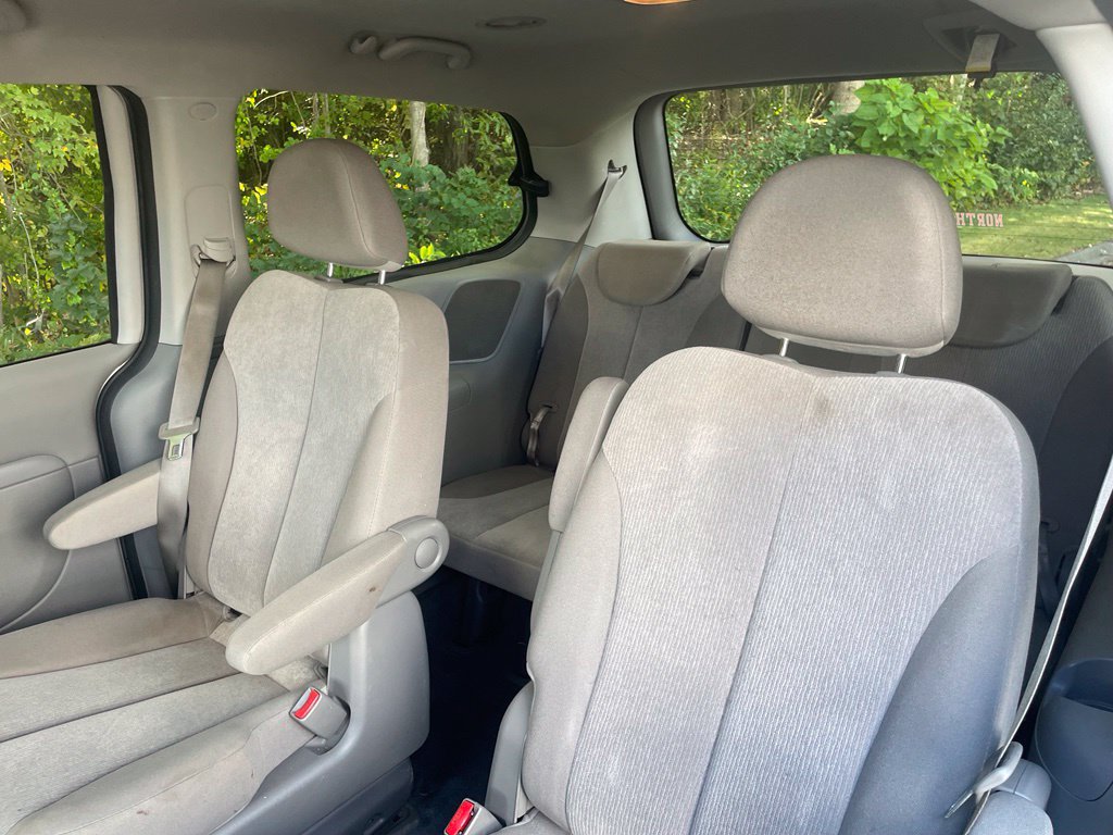 Used 2012 Kia Sedona LX w/ PWR Pkg FWD image 10
