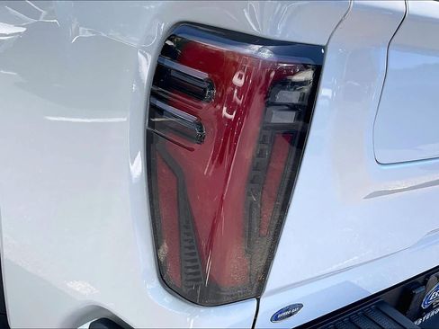 Used 2024 GMC Sierra 2500 AT4 w/ AT4 Premium Plus Package AWD/4WD image 57
