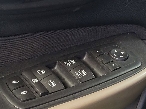 Used 2017 Jeep Cherokee Latitude image 27