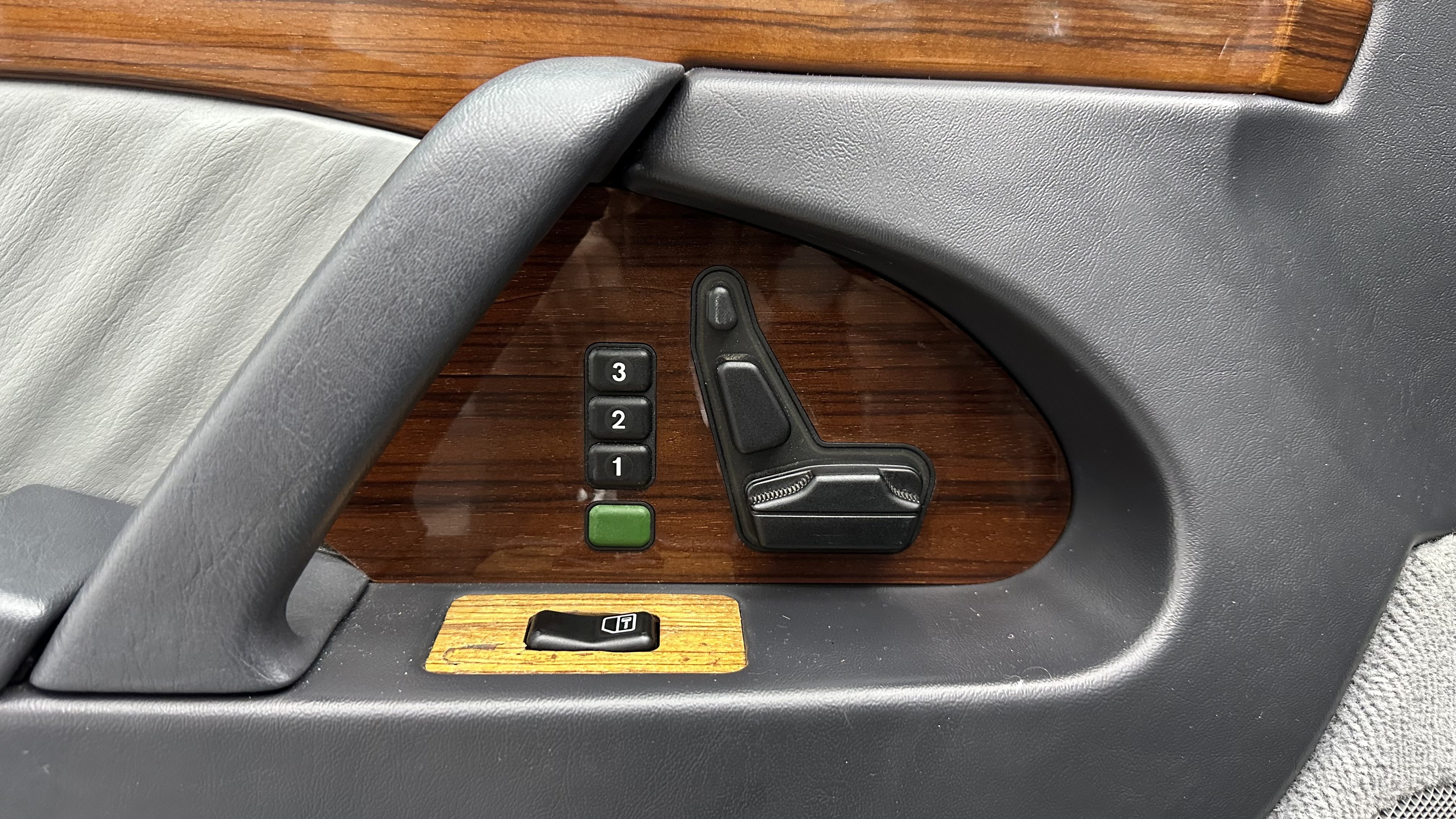 Used 1992 Mercedes-Benz 300 SE image 21