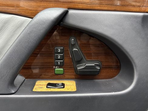 Used 1992 Mercedes-Benz 300 SE image 21