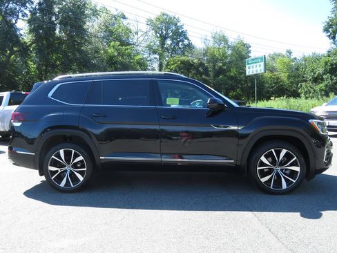 Used 2024 Volkswagen Atlas SEL Premium R-Line AWD/4WD image 4