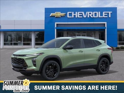 New 2026 Chevrolet Trax ACTIV w/ Sunroof Package FWD image 2